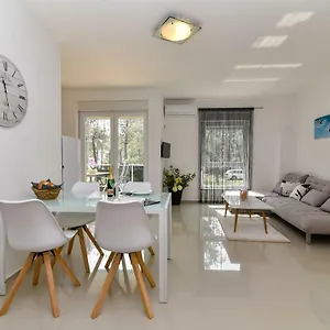 Apartmán Denis, Vir